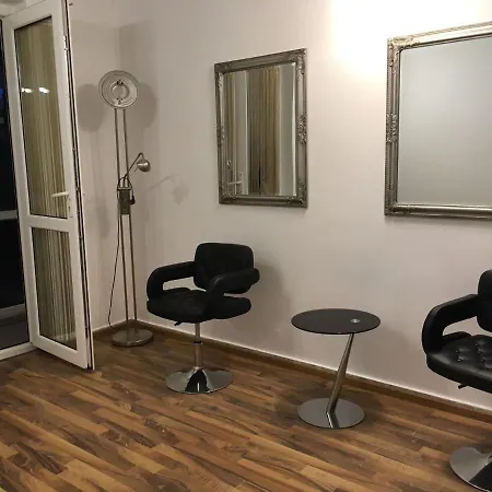 Jiulius Apartment *